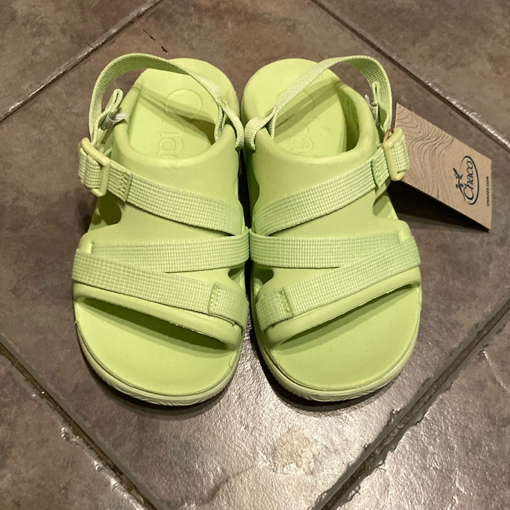 NWT: Chillos sport kids